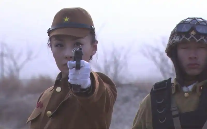 女特务被一枪爆头