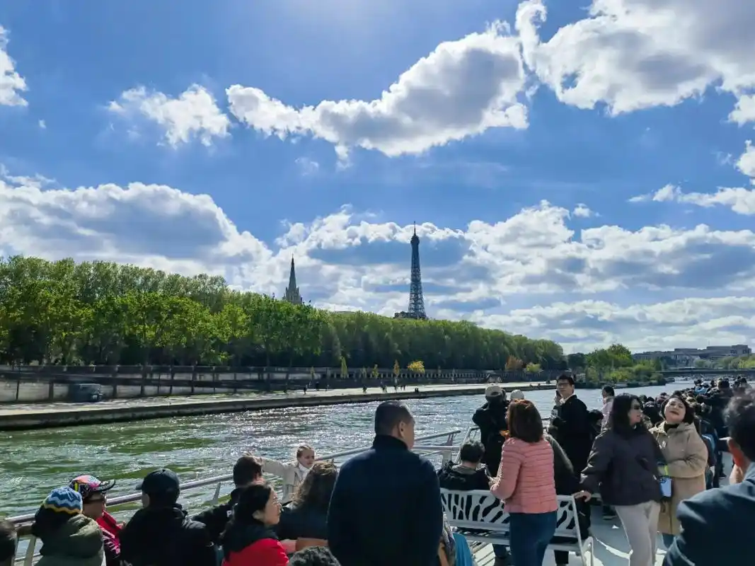 巴黎塞纳河畔风光(1)