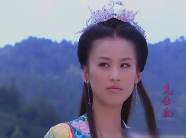 作为女主角,文清的第一部戏是玄幻题材电视剧《传说》,和她一起搭戏的