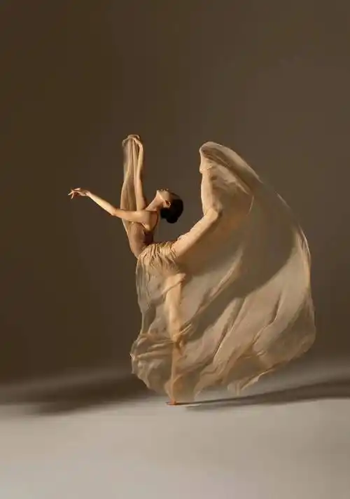 大二舞蹈生的雍容华贵感