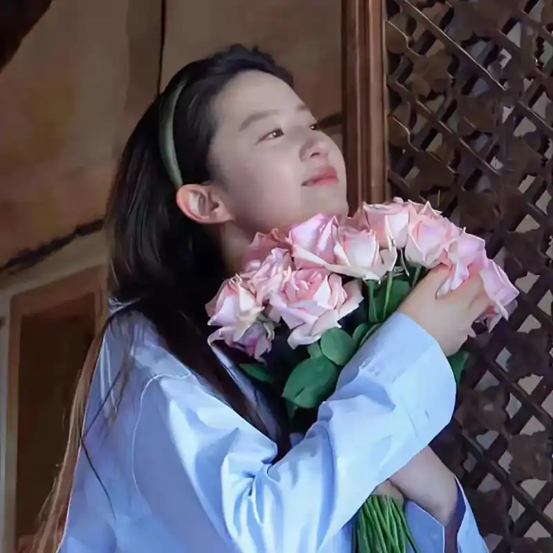 许红豆捧花头像 听说旺事业运哦#刘亦菲捧花头像 #去有风的地 - 抖音