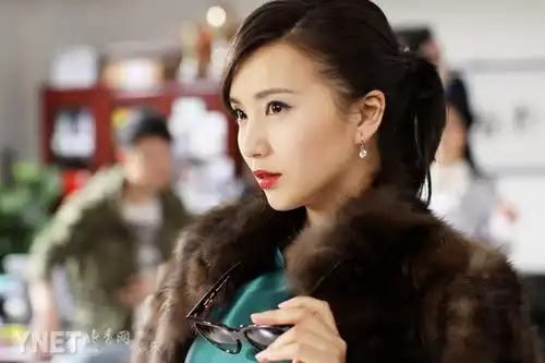 《新编辑部故事》首播 陈好青岛话成最亮点