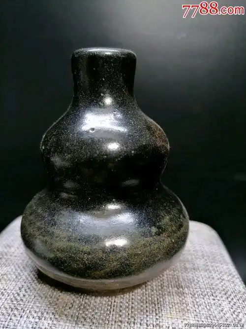 黑釉葫芦瓶一个