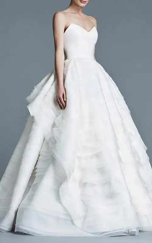 极简婚纱:越减越美的典范