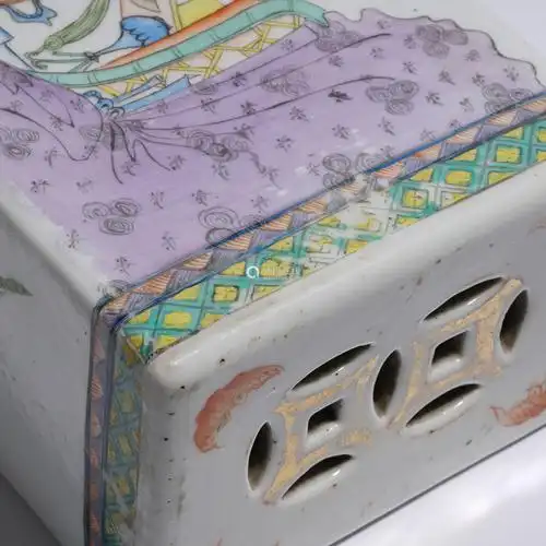 民国 浅绛彩美人如玉瓷枕一对