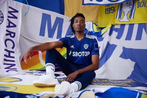 利兹联202122赛季客场球衣