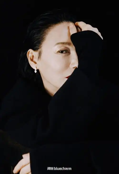 香港老戏骨惠英红,优雅登封!