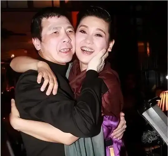 回顾:公然允许丈夫找小三,屡遭背叛不离婚,徐帆的狠让你无法想象