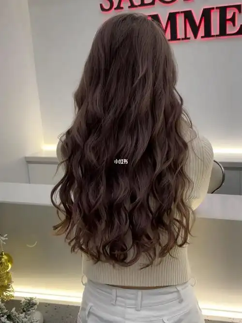 烫一次可以美半年的甜美减龄法式慵懒卷发