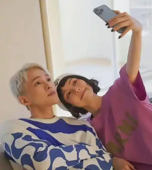 邓紫棋男友为其庆祝31岁生日,甜喊女王超宠溺,恋爱5年感情稳定_马克