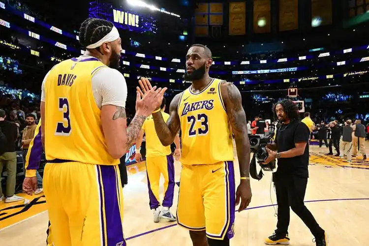 湖人近15战12胜 输掉的3场比赛中詹姆斯和浓眉各轮休一场-nba直播吧