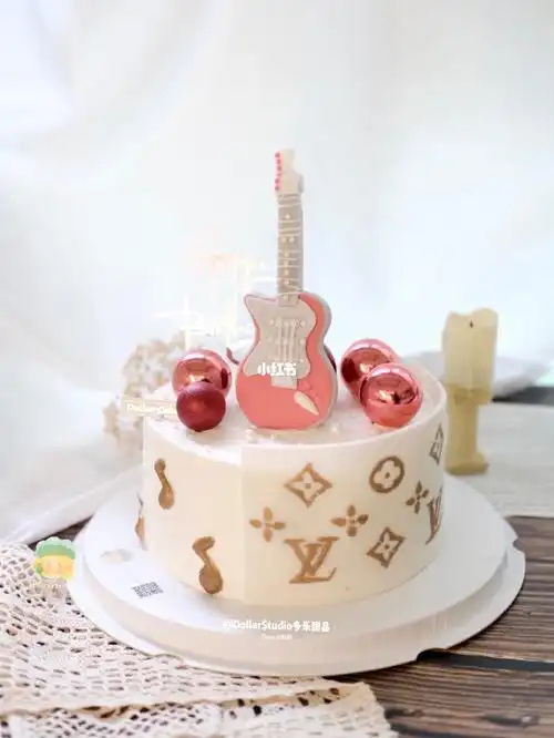 番禺男女生吉他半翻糖糖牌音乐订制生日蛋糕