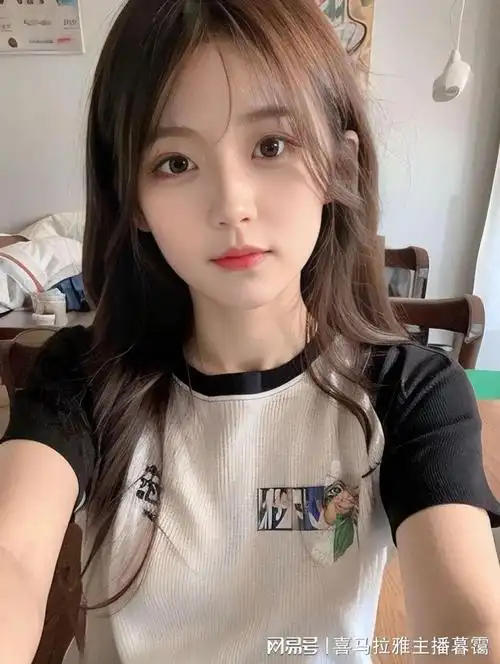 玉图:清纯女孩慢慢的胶原蛋白