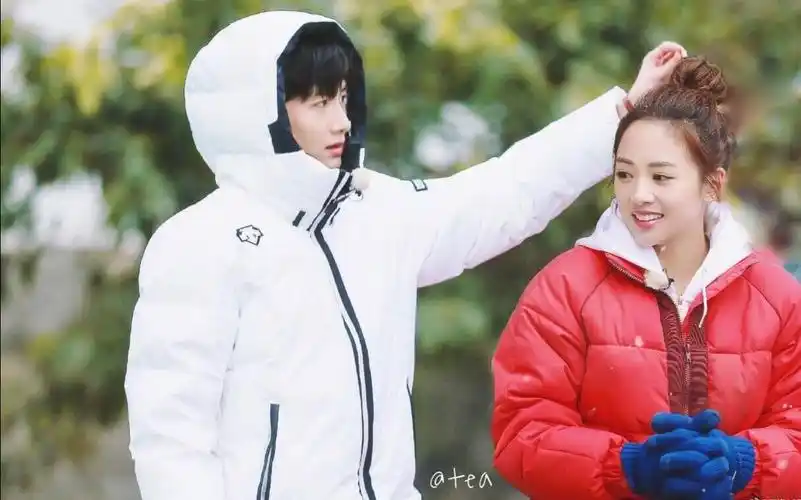 魄魄鬼白源于24h的一档明星恋爱真人秀