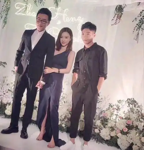 雪梨老公名叫张衍,张衍家庭背景很强大,只是在经济方面比王思聪还差