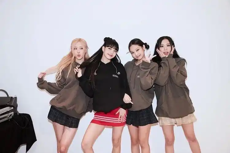 blackpink世界巡演,造型疯狂出圈~-服装潮流搭配-cfw服装设计网