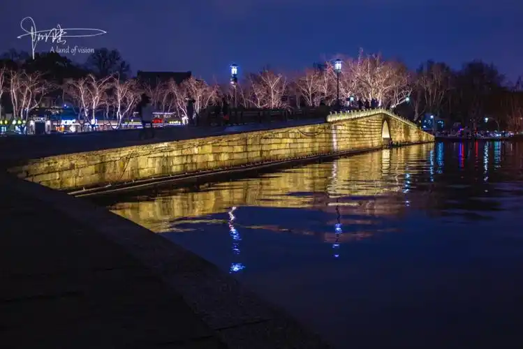 夜游断桥不知许仙白娘子在哪里