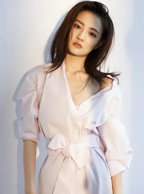 徐璐家里到底干什么的(年仅20坐拥上亿身价)(36)