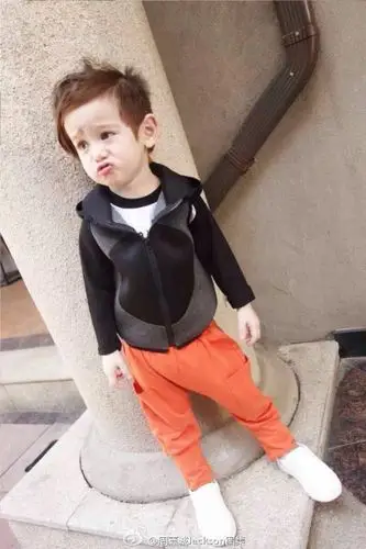 《放开我北鼻》的中美混血宝宝,马天宇的儿砸萌娃jackson周嘉诚,帅气