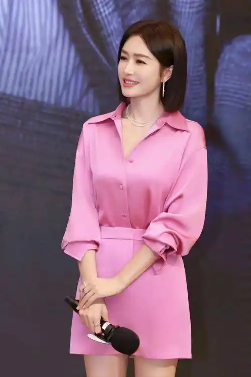 论冻龄只服秦岚!