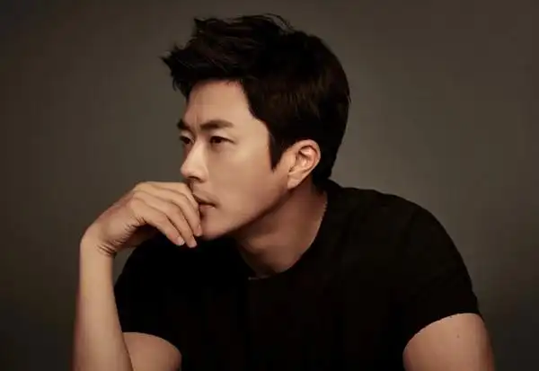 权相佑「伤到脖子暂停拍摄」认:准备时间比较紧 男神.