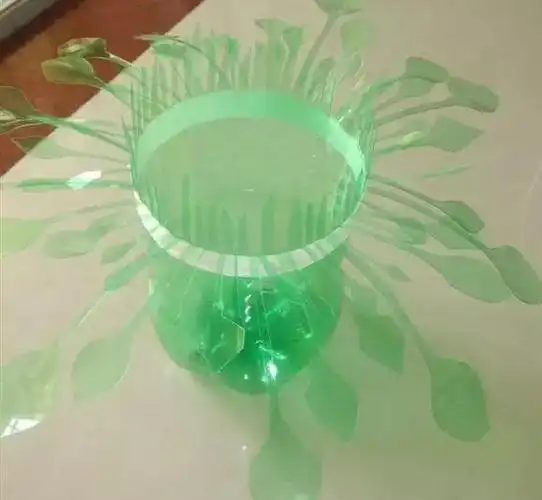 家里饮料瓶太多别烦恼 10步改造成花瓶! - 典典美家