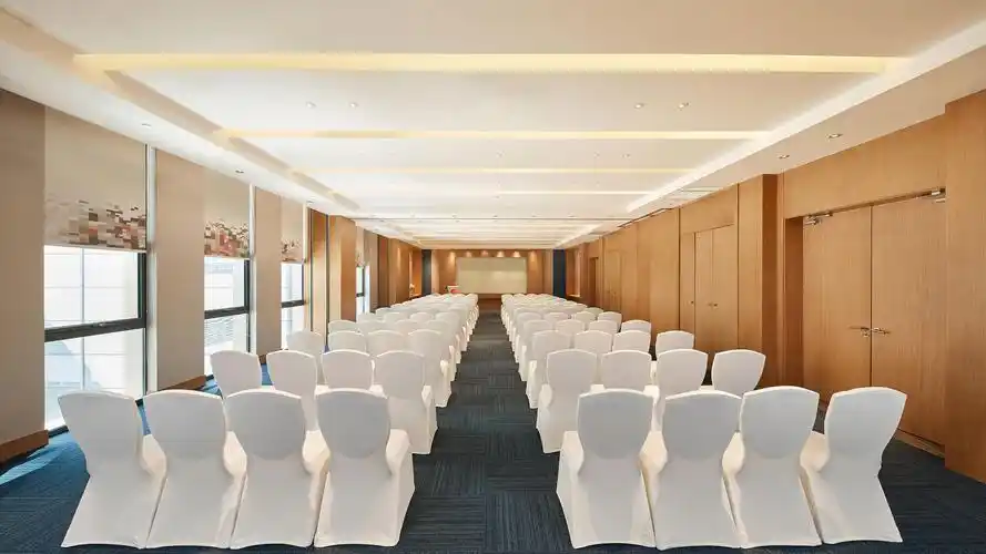 会议室 - 剧院式布置