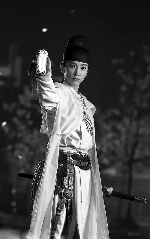 图①为李冰冰在《狄仁杰之通天帝国》中饰演上官婉儿.