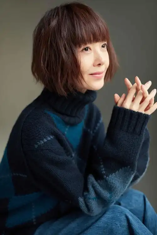 一见钟情1983年,13岁的朱雷和同龄的陈鲁豫因为父母都在同一个广电