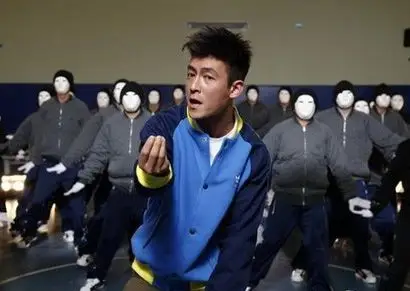 陈冠希借新歌复出歌坛网友一边倒叫好图