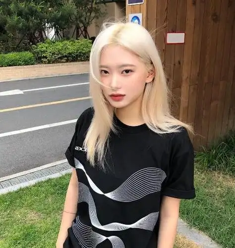 白金色染发图片时髦又洋气让你美出新高度