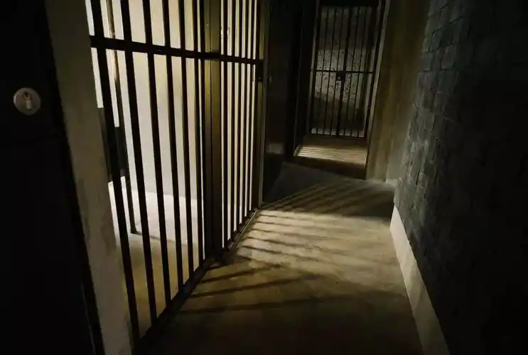 muji跨界跨不停酒店都开到监狱里去了