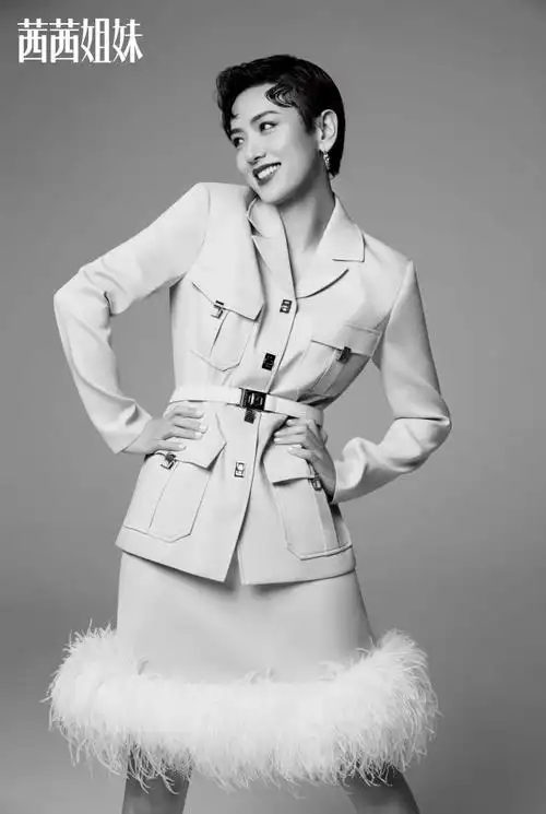 演员李晓峰最新杂志大片释出 多套look诠释复古英伦魅力