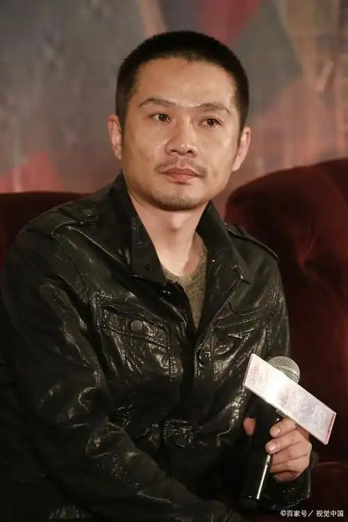 当被问及他的妻子小红时,耿直的任帅毫不犹豫地表示:"我的伴侣并非