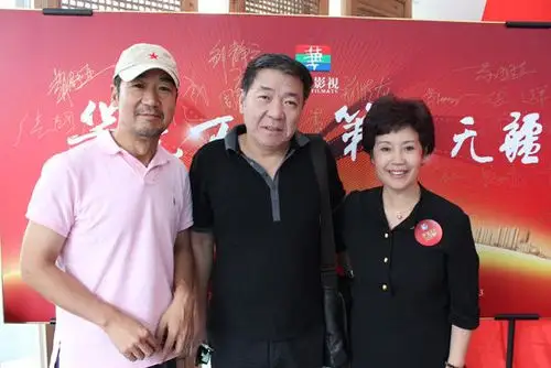 华策影视发起行业"恳谈会",图为演员张国立,导演郑小龙,制片人庞敏.