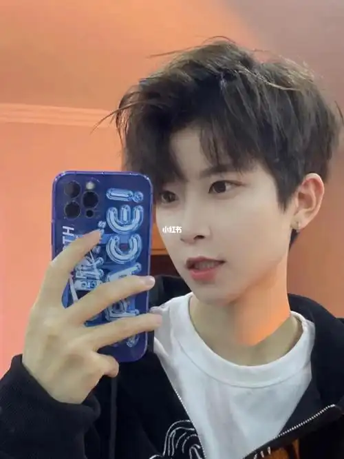 男生招女孩子喜欢的发型