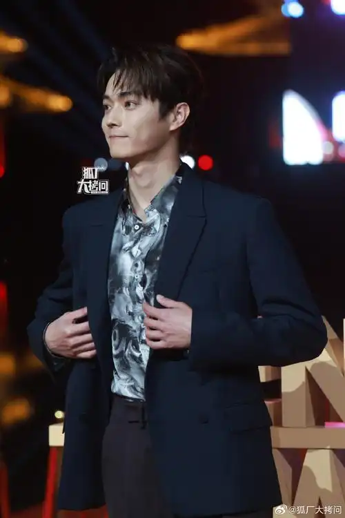 许凯横店代言人回家##文荣奖红毯