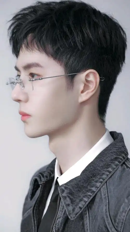 安利王一博#这个侧脸绝了