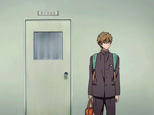 动漫 男孩 男子更衣室 左顾右盼