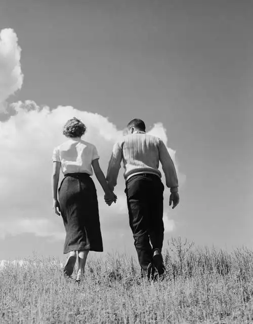 竖图,黑白,室外,白天,爱情,幸福,欧洲,纽约,美国,欧洲人,云,古典,浪漫