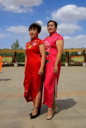 乌审旗嗄鲁镇呼热胡社区,扫黑除恶专项斗争活动……乌审旗中老年旗袍