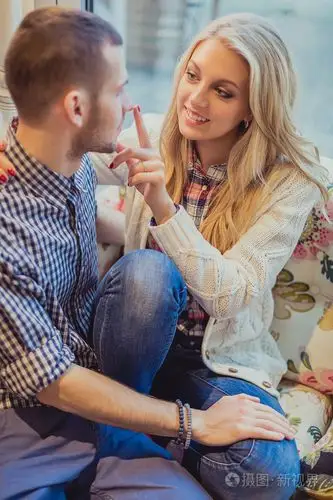 幸福恩爱的夫妻