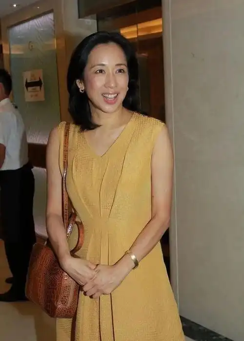 都说"易得无价宝,难得有情郎",想必罗康瑞的前妻何晶洁对此深有体会