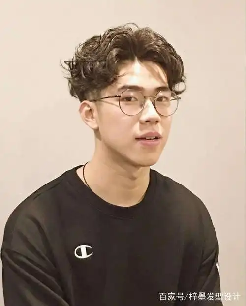 2,男士烫发纹理发型,形象提升的必剪发型,自然时尚好打理