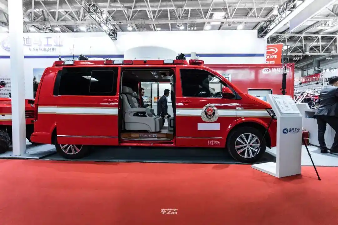这也是通信指挥车,采用大众t6底盘