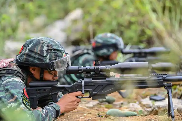 武警重庆总队机动支队第三季度"魔鬼周"极限训练激战正酣.王肸摄