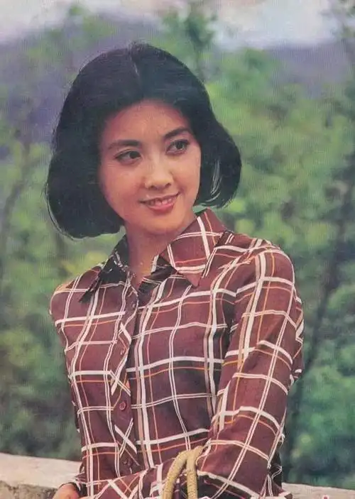 看到71岁朱琳老去的模样才终于知道第一美女果然名不虚传