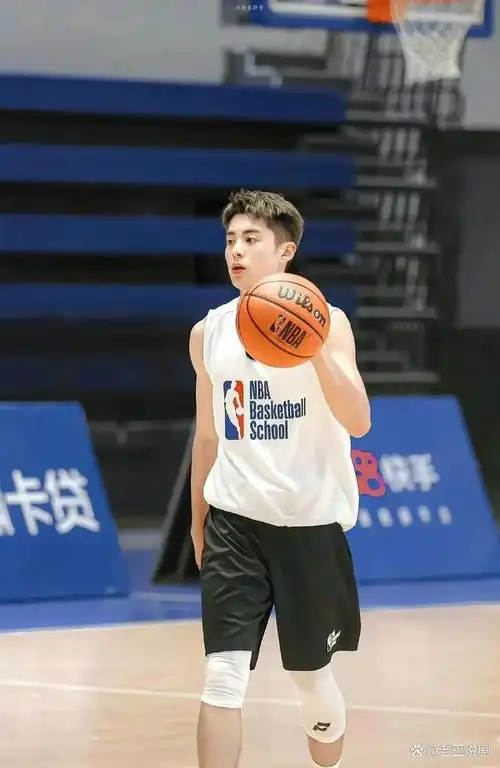 看看男明星们打篮球的精彩瞬间,太帅了,太迷人了!