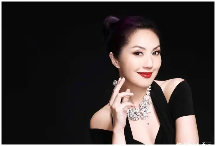 华语女歌手热度榜,邓紫棋稳坐第一,李宇春,张韶涵空降前十