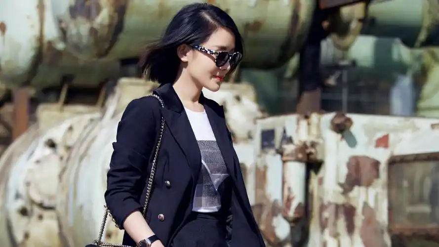 原图你的电脑分辨率(1600x1600)→生成壁纸显示:√欣赏模式全屏模式